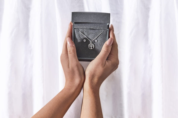Unveiling the Power of Symbolic Jewellery: Perfect Gifts for Every Occasion