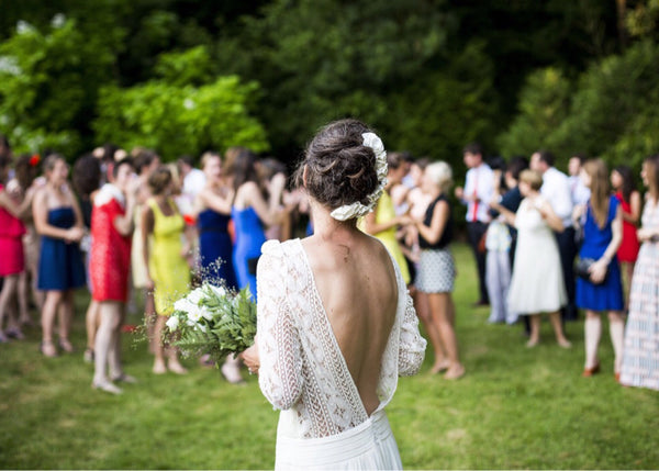 wedding throwing bouquet