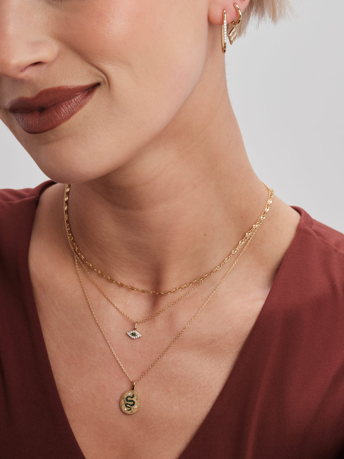 How to Keep Your Necklaces Tangle-Free: A Guide for Brides and Beyond