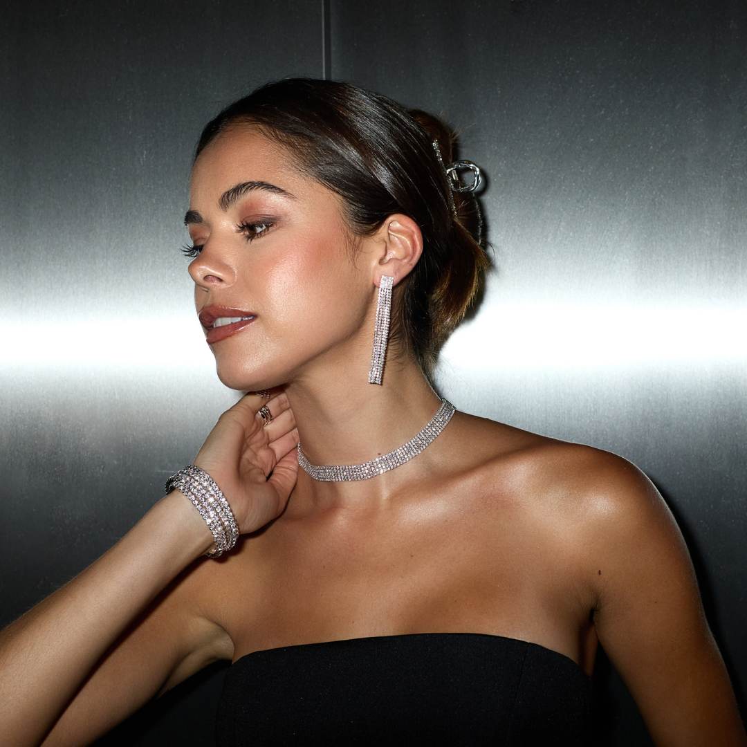 Styling chunky necklaces and bracelets for women