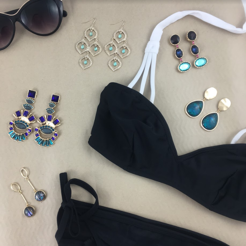 ACCESSORIZING YOUR HOLIDAY WARDROBE