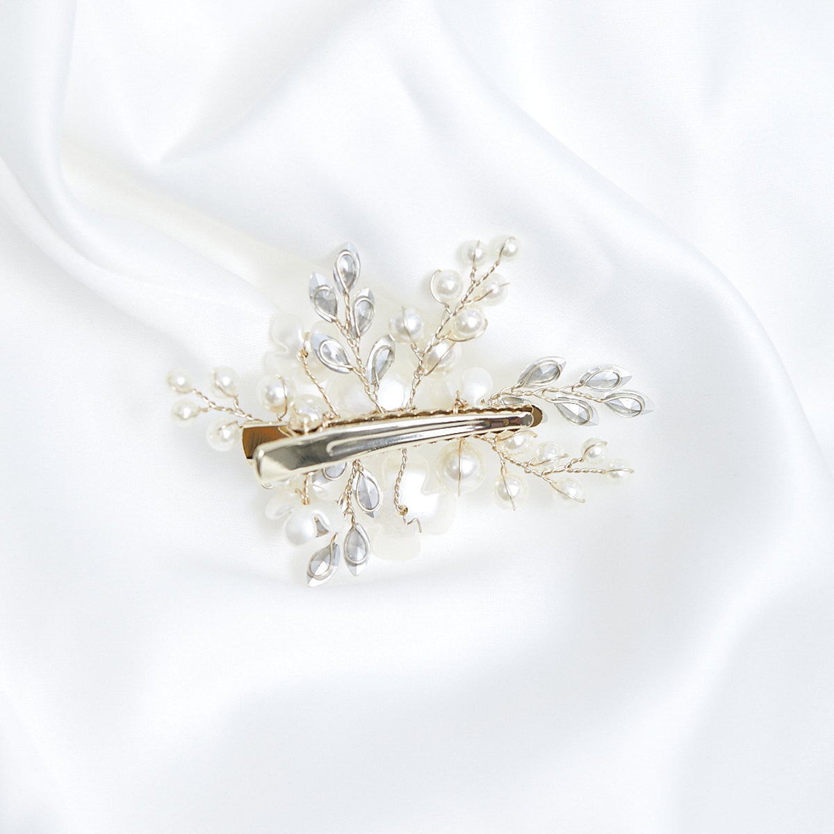 Jon Richard Gold Plated White Floral Hair Clip - Gift Pouch