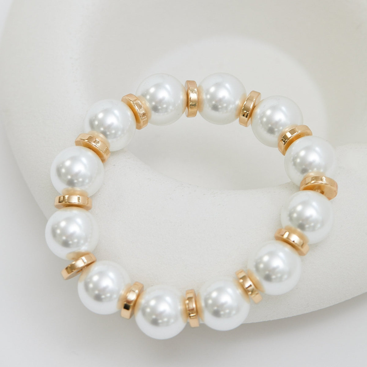 Mood Gold Cream Pearl Graduated Station Stretch Bracelet