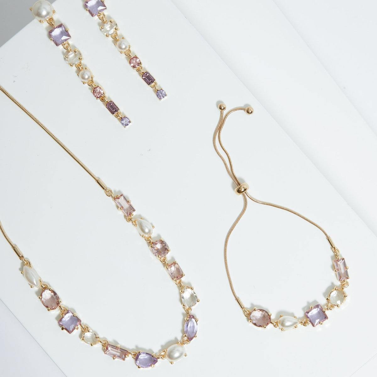 Mood Gold Romantic Crystal And Pearl Mixed Stone Toggle Bracelet
