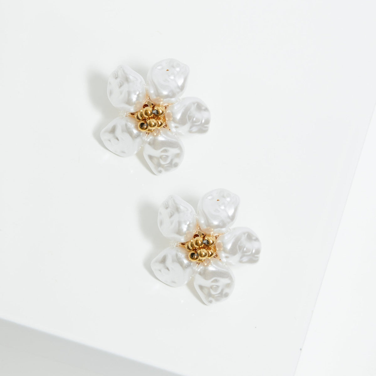 Mood Gold White Pearl Flower Stud Earrings