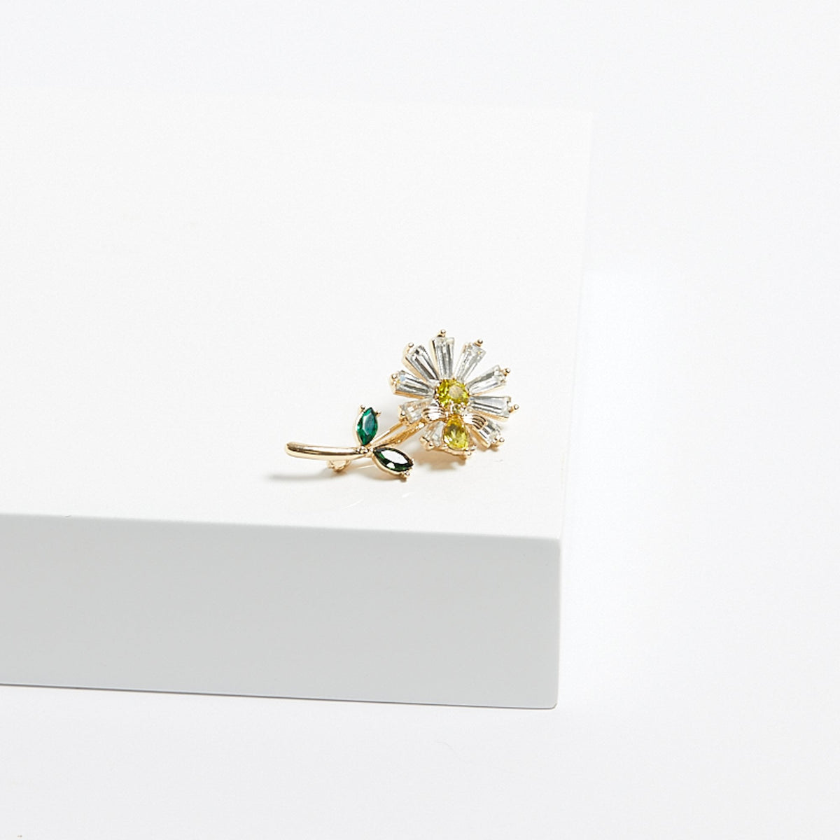 Jon Richard Gold Plated Daisy Brooch - Gift Boxed