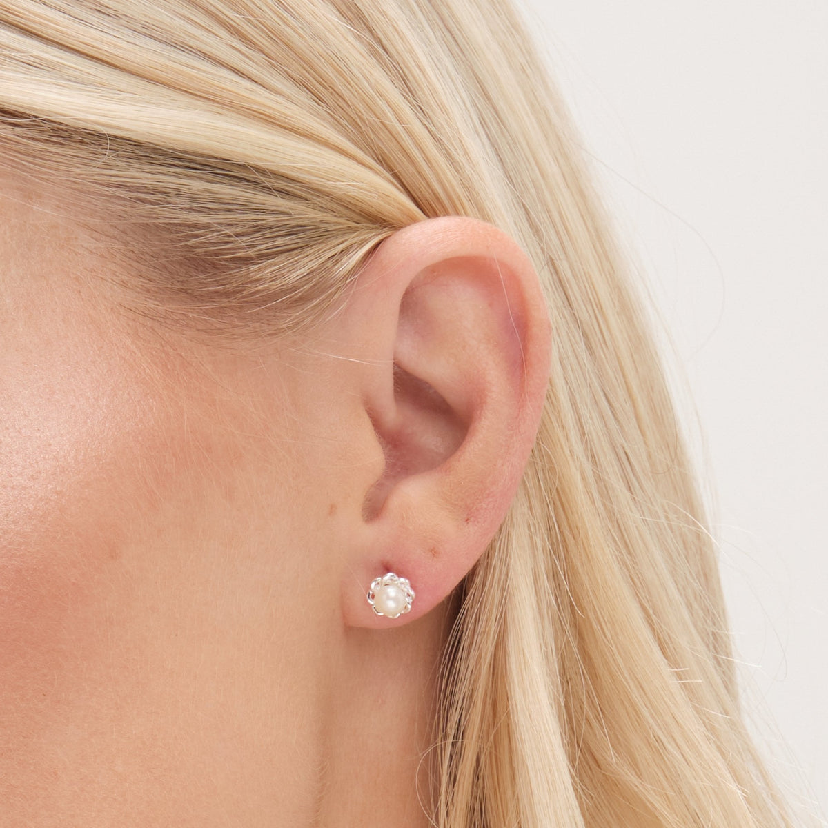 Simply Silver Sterling Silver 925 Polished and Pearl Flower Stud Earrings