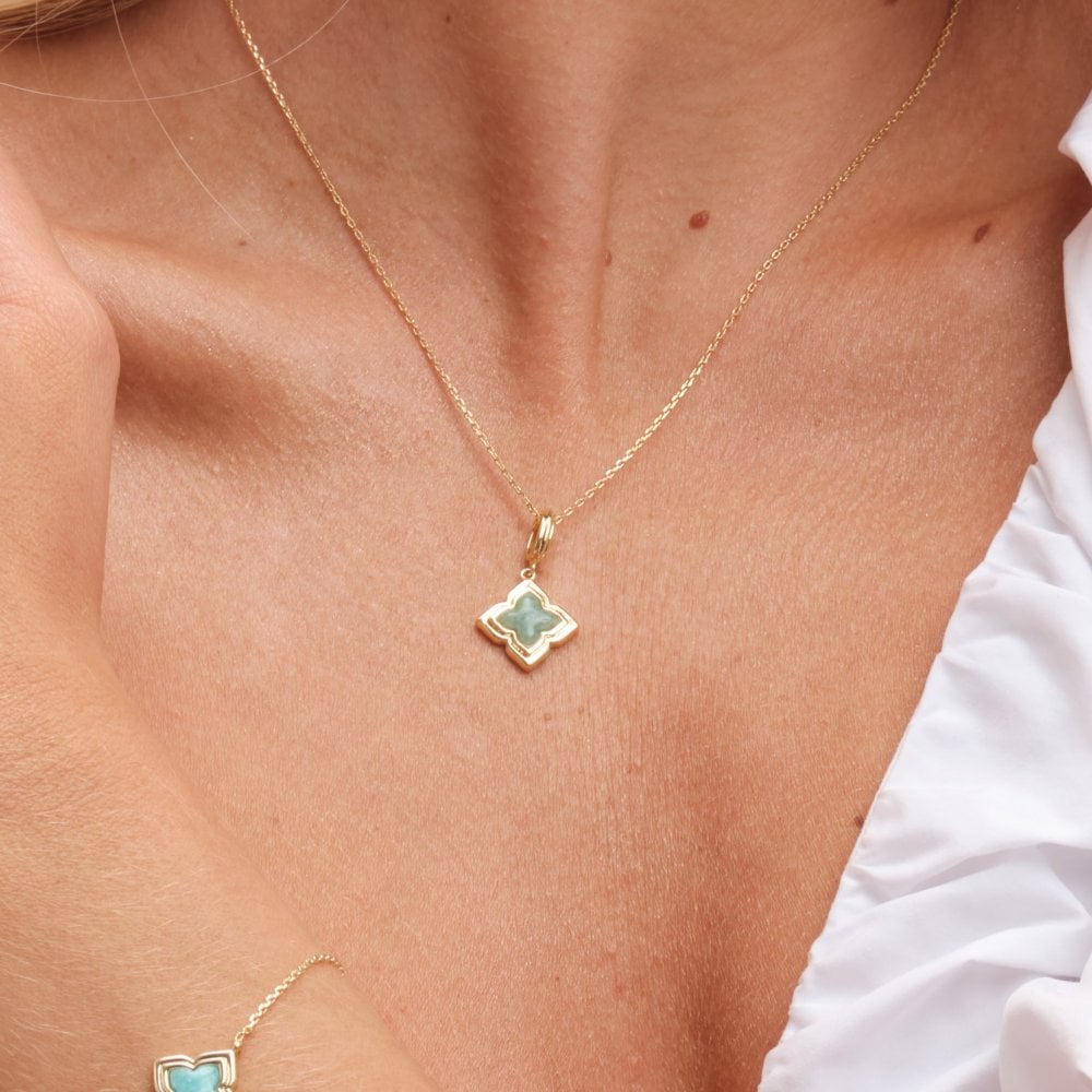 Inicio Gold Plated Aquamarine Clover Pendant - Gift Pouch