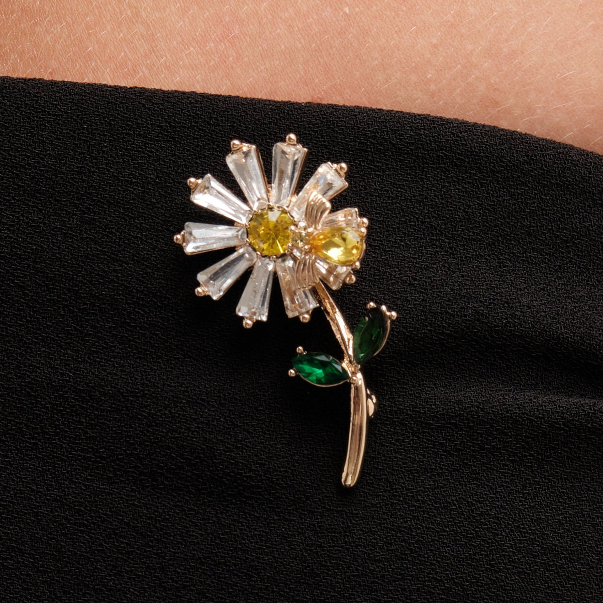 Jon Richard Gold Plated Daisy Brooch - Gift Boxed