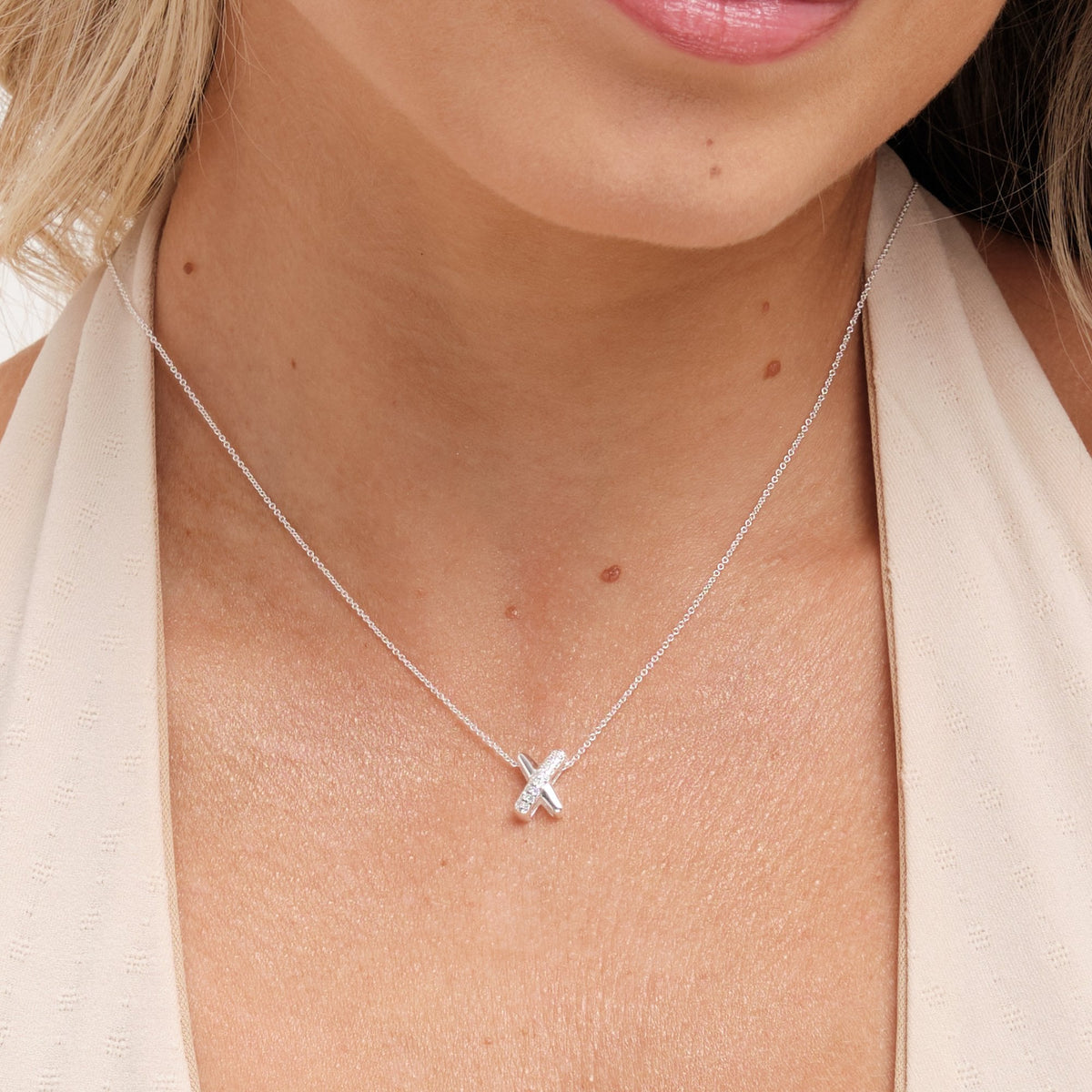 Simply Silver Sterling Silver 925 Kiss Pendant