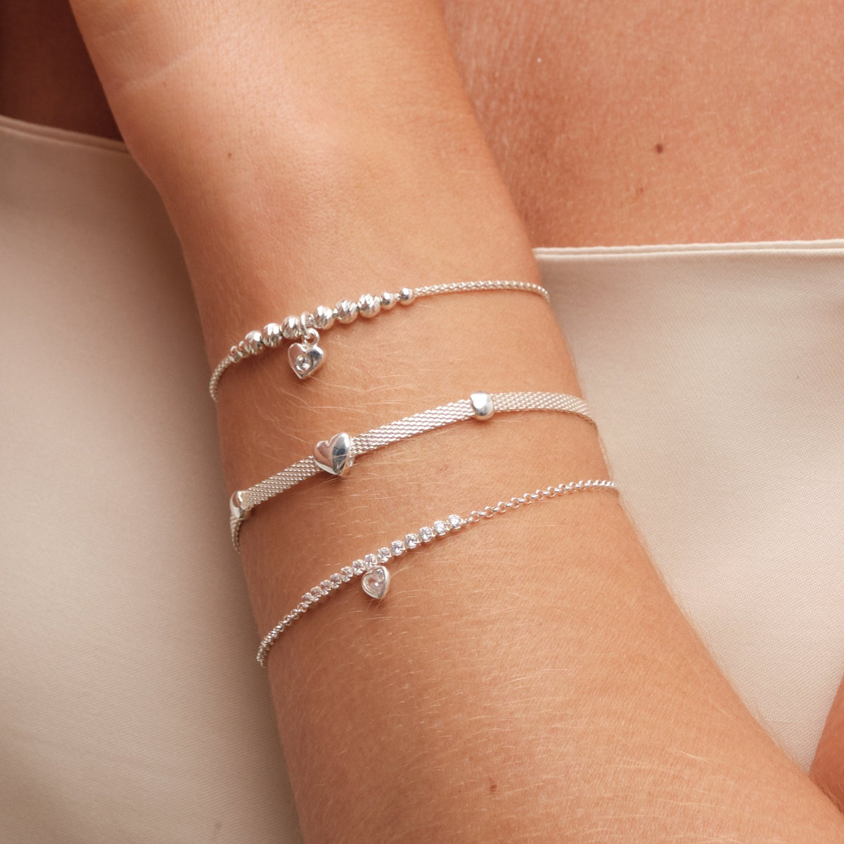 Simply Silver Sterling Silver 925 Polished Mesh Station Heart Bracelet
