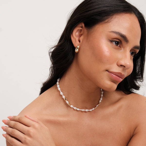 Inicio Gold Plated Semi Precious Pearl And Polished Stretch Bracelet - Gift Pouch