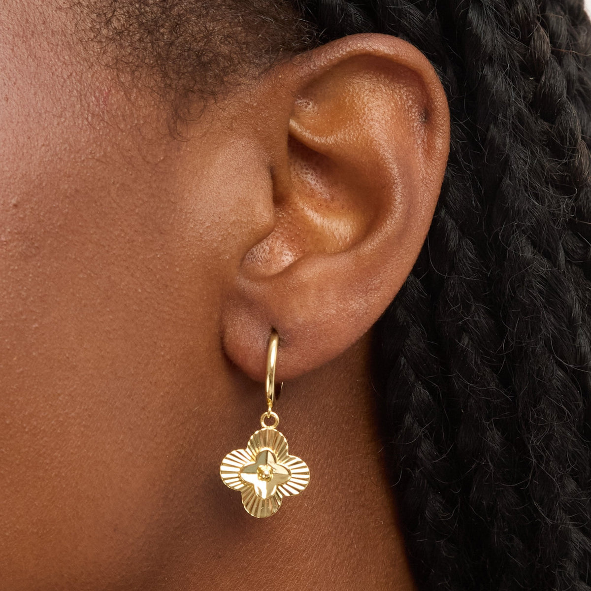 Inicio 14ct Gold Plated Diamond Cut Clover Huggie Earrings - Gift Pouch