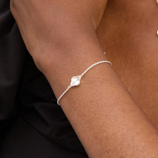 Simply Silver Sterling Silver 925 Polished Diamond Cut Clover Bracelet