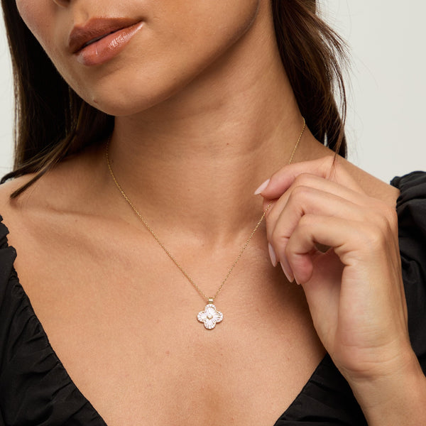 Jon Richard 18ct Gold Plated Clover Pendant - Gift Box