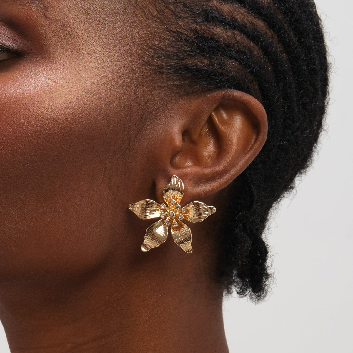 Mood Gold Polished Statement Floral Earrings