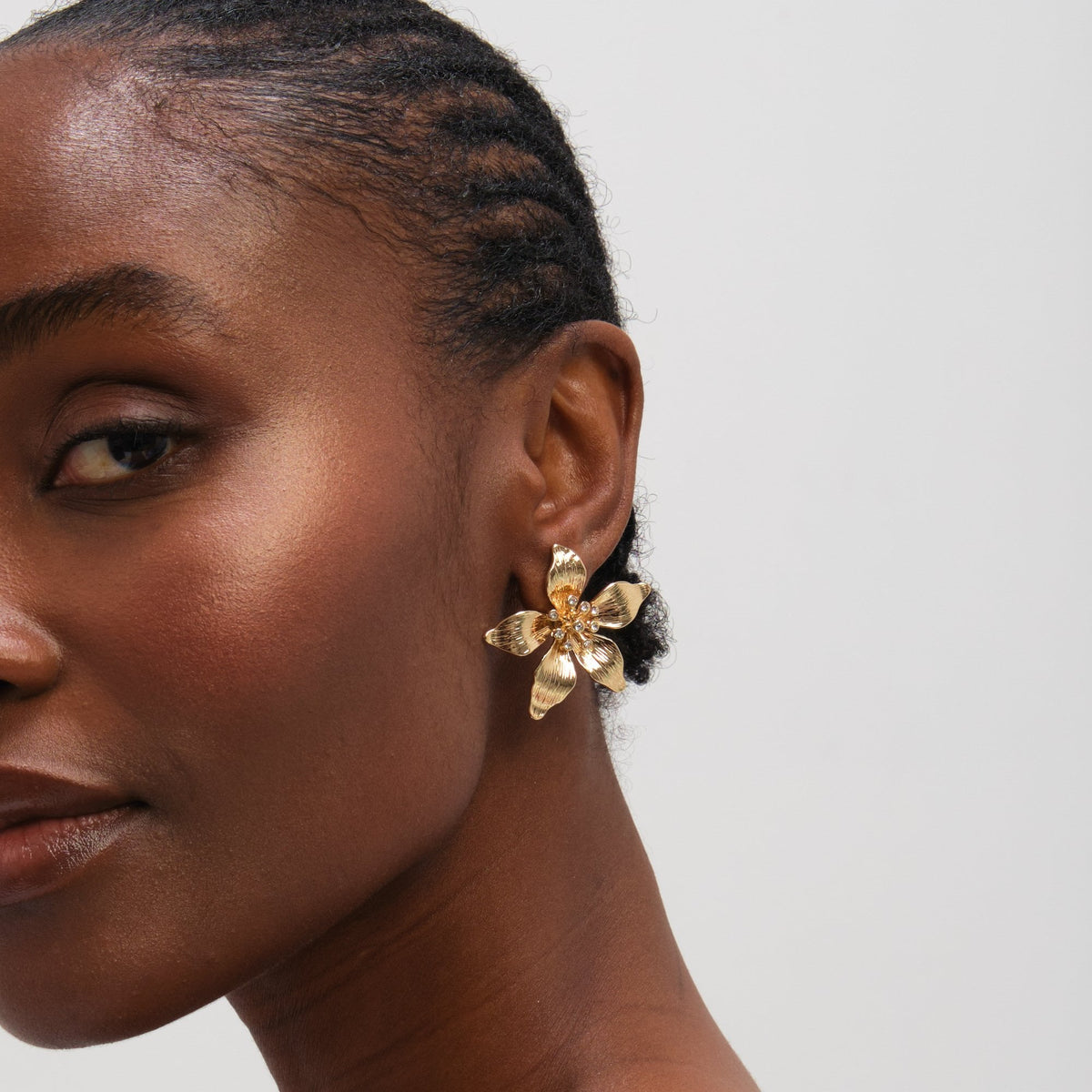 Mood Gold Polished Statement Floral Earrings
