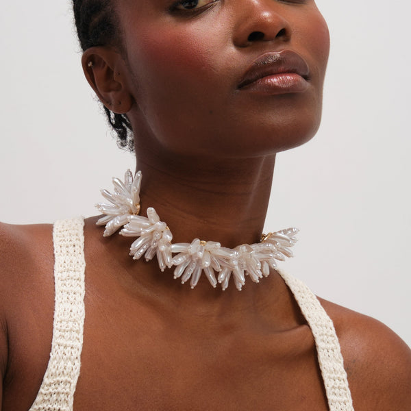 Mood Statement Pearl Floral Neckalce