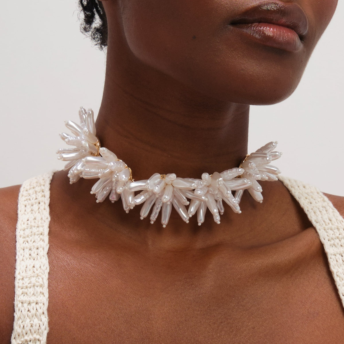 Mood Statement Pearl Floral Neckalce