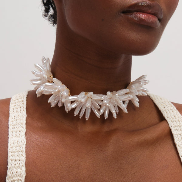 Mood Statement Pearl Floral Neckalce