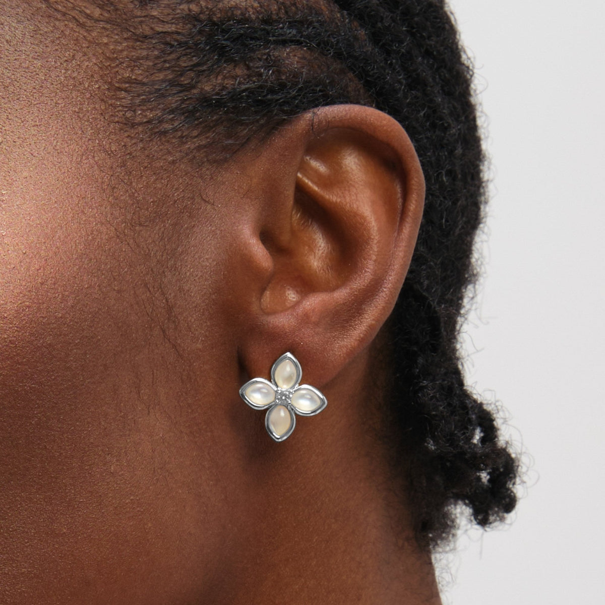 Inicio Sterling Silver Mother of Pearl Clover Stud Earrings