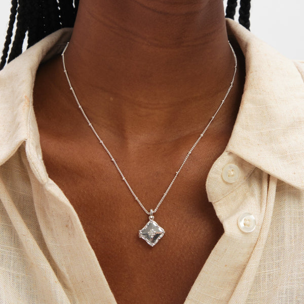 Inicio Sterling Silver Satin Clover Locket - Gift Pouch