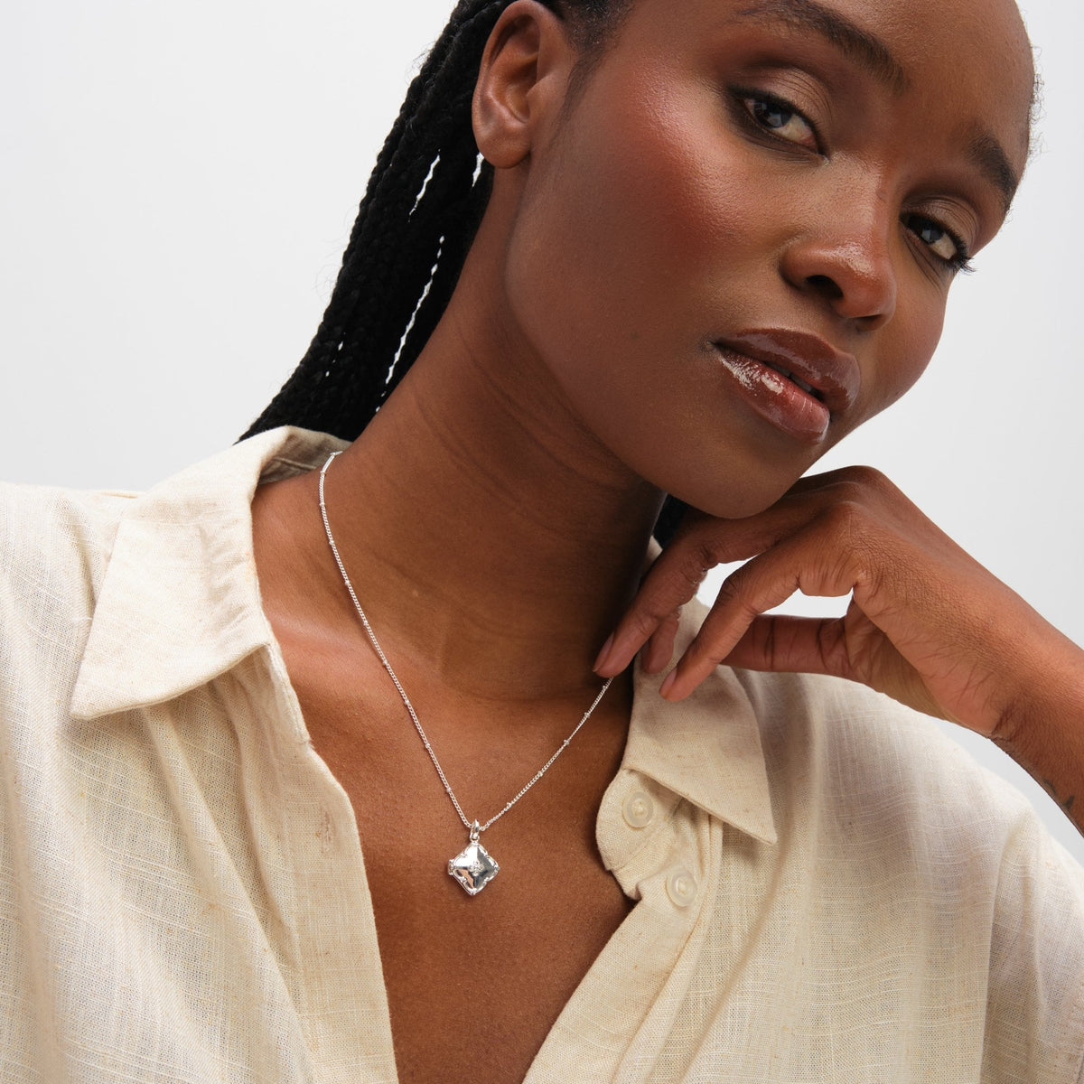 Inicio Sterling Silver Satin Clover Locket - Gift Pouch
