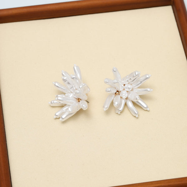 Mood Statement Pearl Floral Earrings