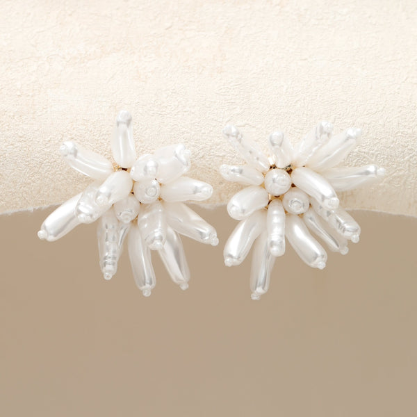 Mood Statement Pearl Floral Earrings