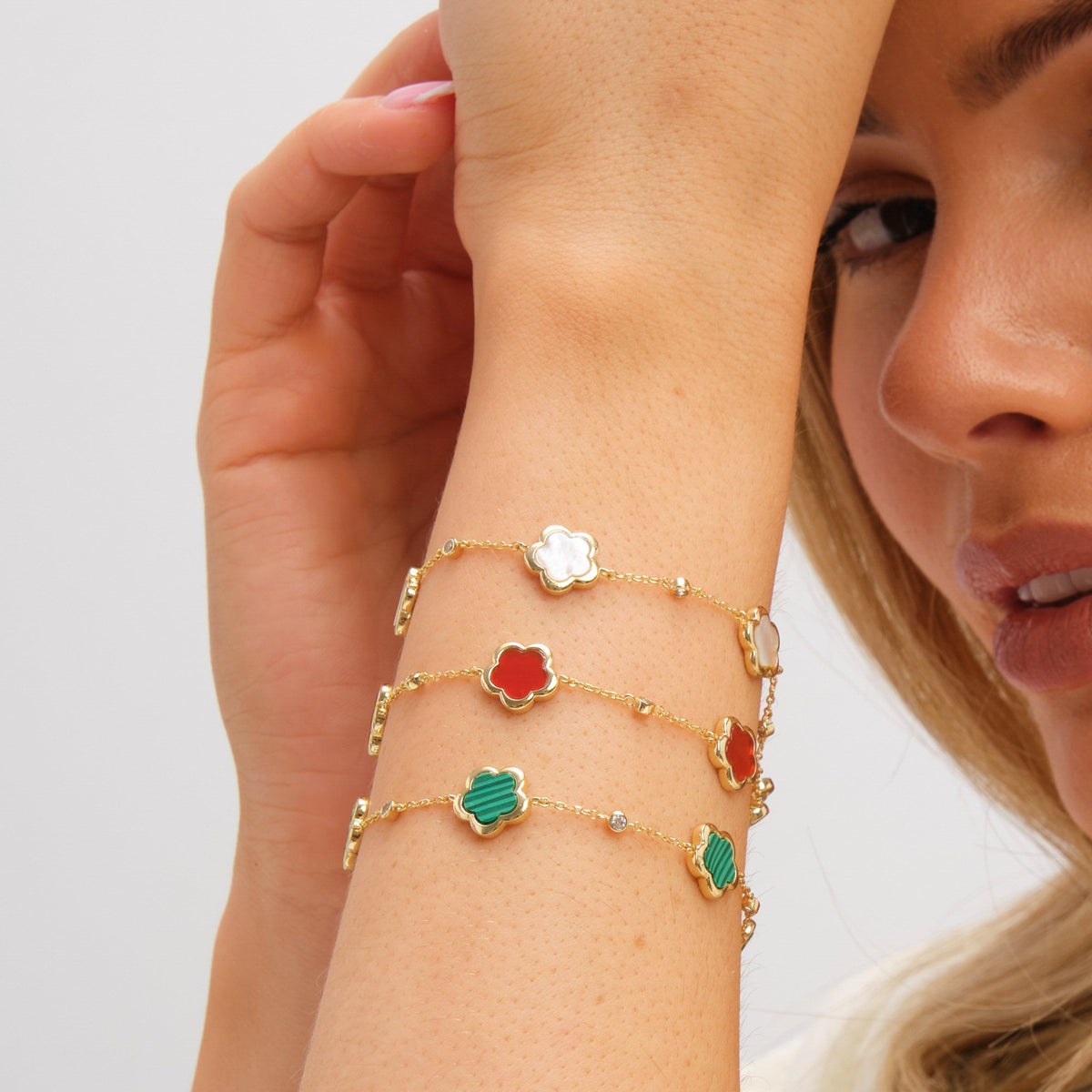Inicio Gold Plated and Jet Flower Station Bracelet - Gift Pouch