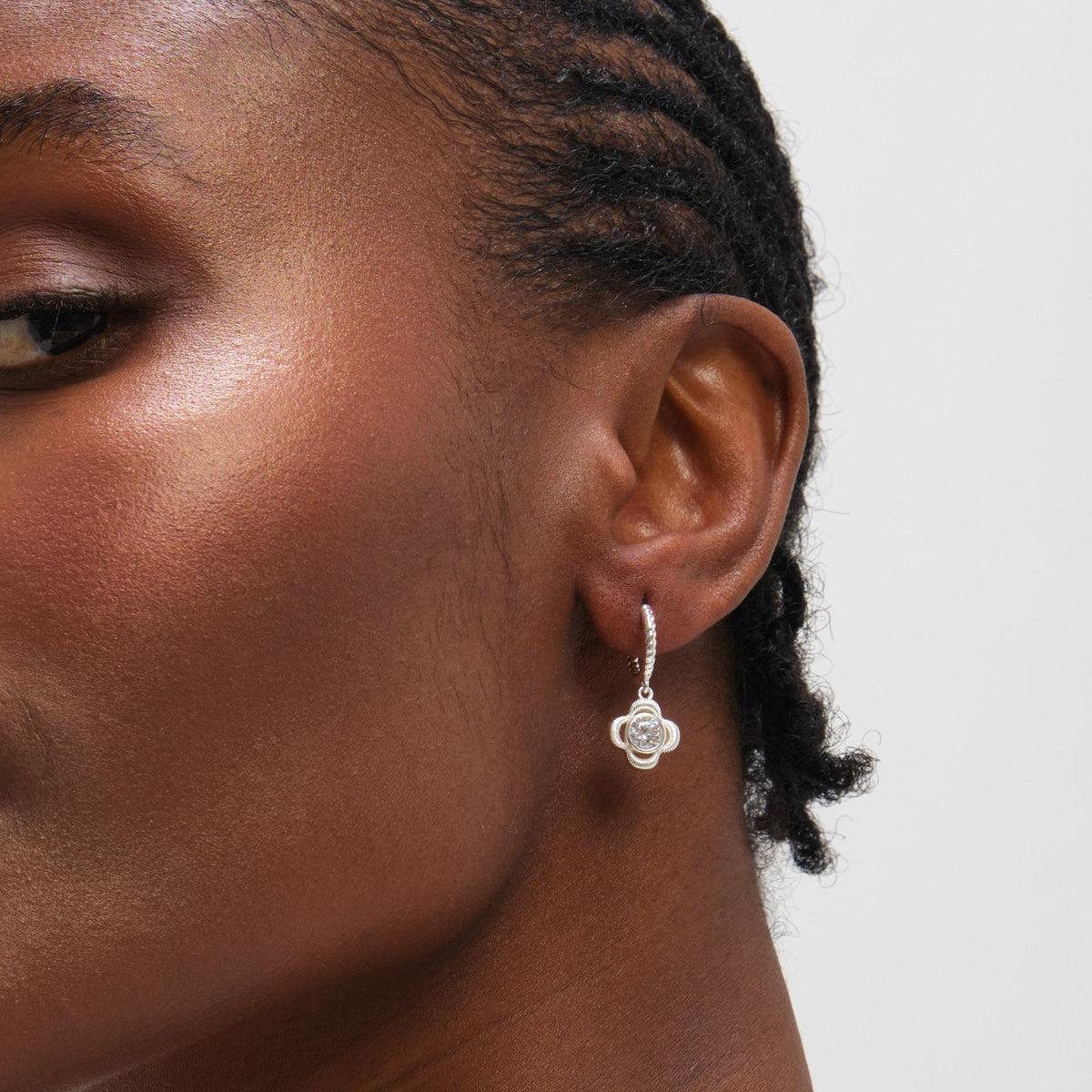 Inicio Sterling Silver Satin Clover Huggie Hoops