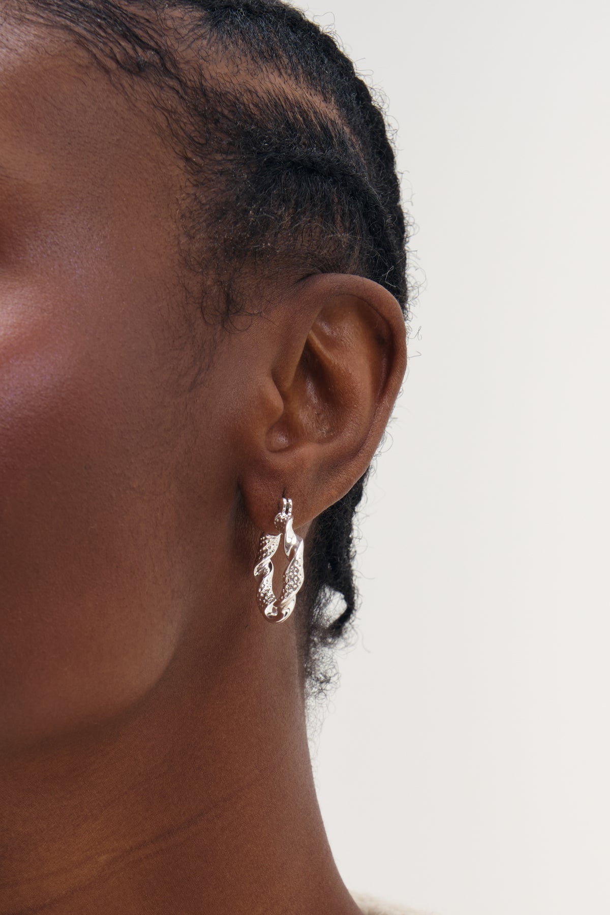Inicio Silver Textured Twist Catch Hoop Earrings