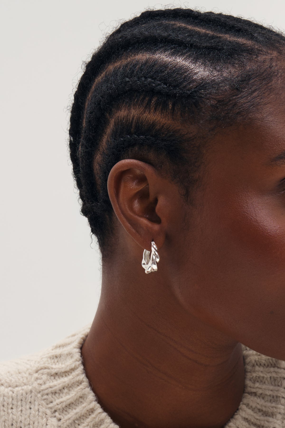 Inicio Silver Fluid Twist Hoops