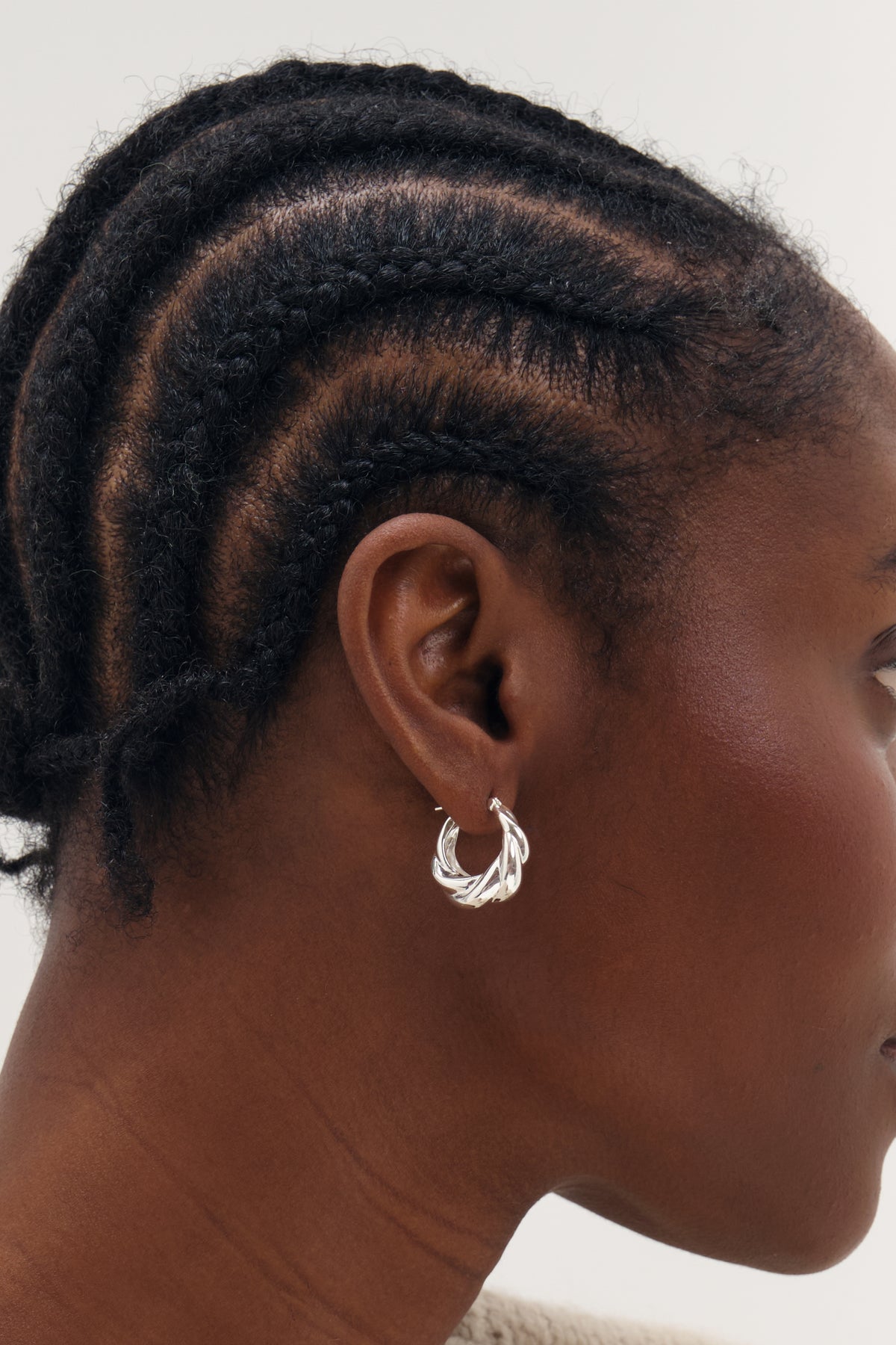 Inicio Silver Fluid Twist Hoops