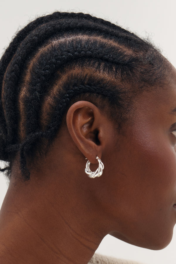 Inicio Silver Fluid Twist Hoops