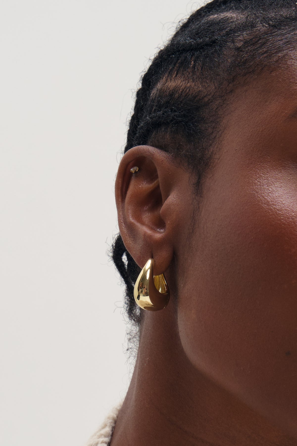 Inicio Gold Sculpted Chubby Hoops