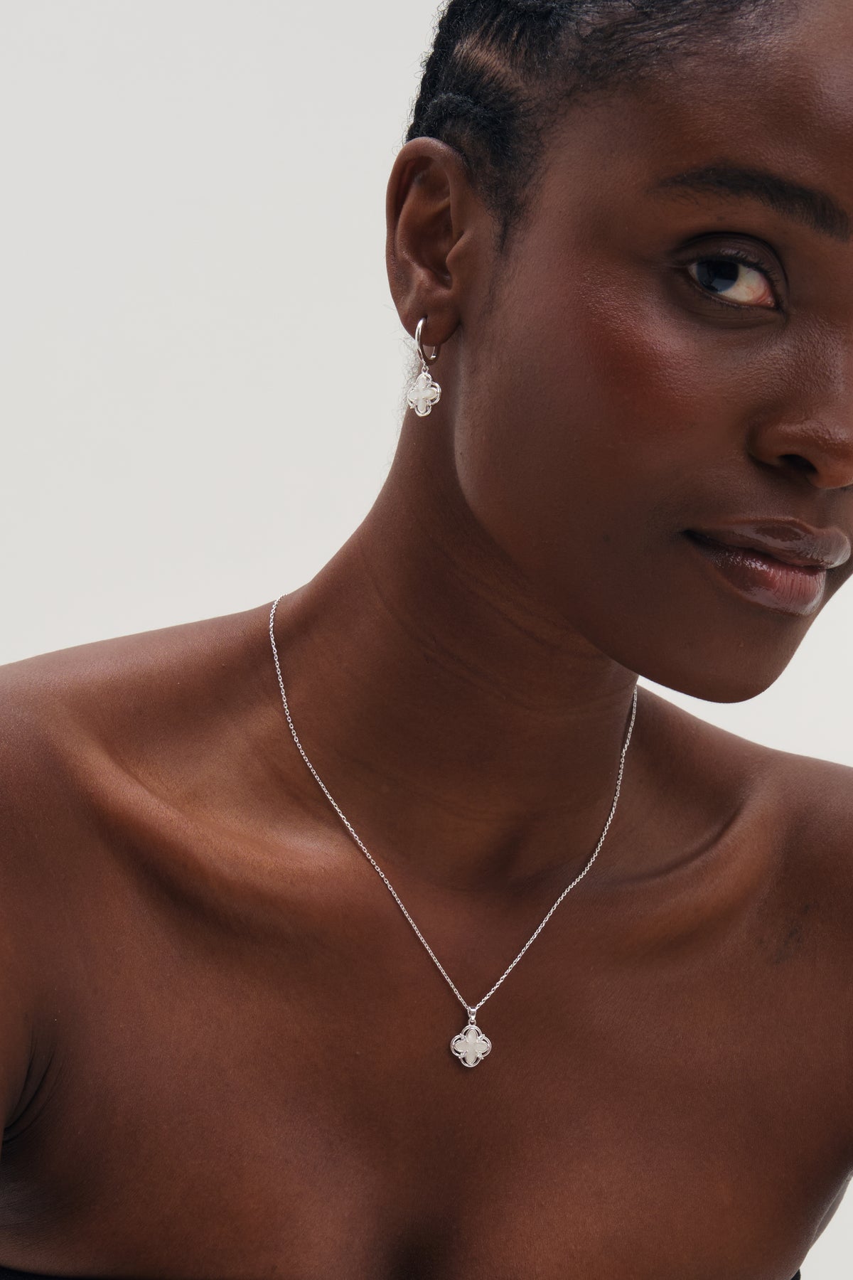 Inicio Silver Mother Of Pearl Clover Pendant