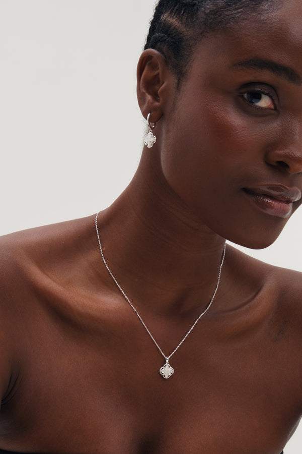 Inicio Silver Mother Of Pearl Clover Pendant