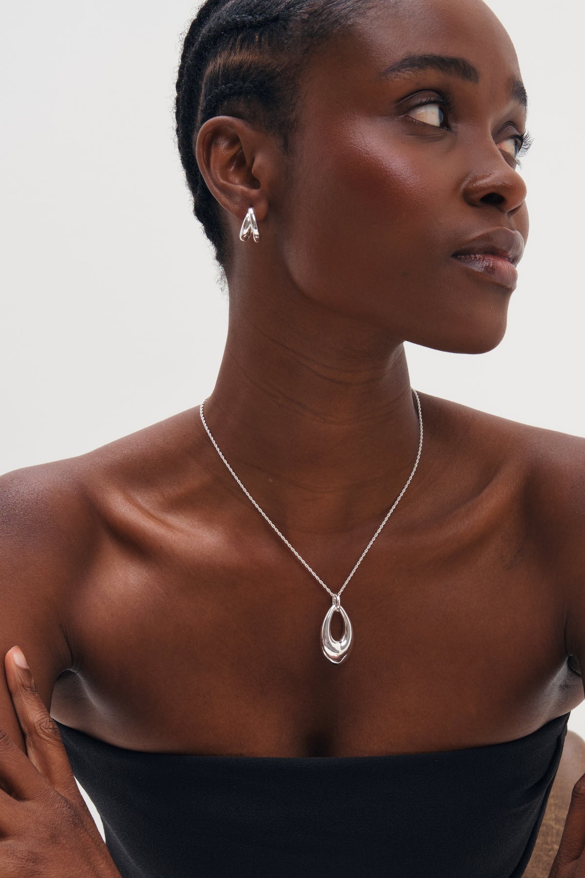 Inicio Silver Open Oval Long Polished Pendant - Gift Pouch
