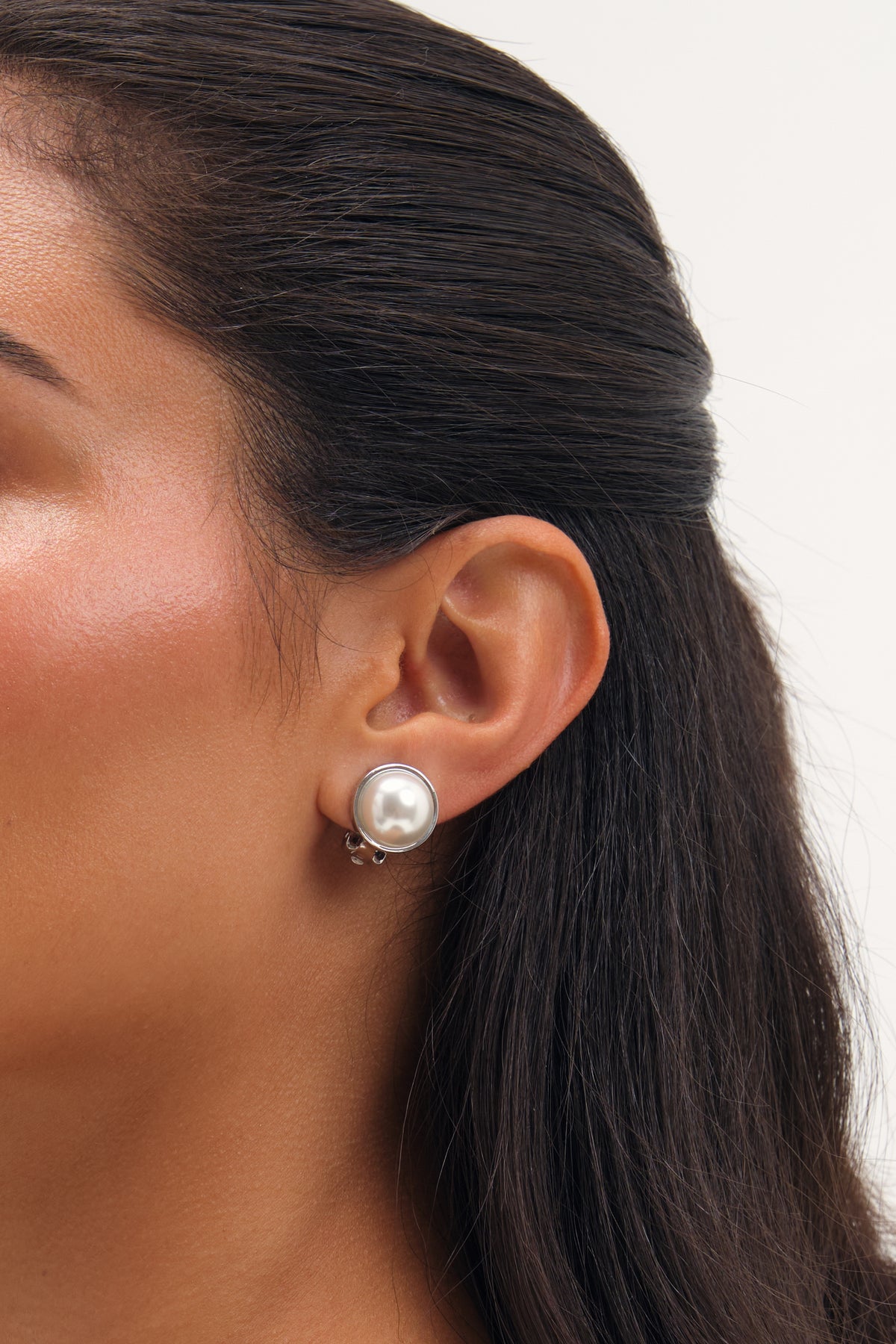 JON RICHARD RHODIUM PLATE AND PEARL CLIP EARRING