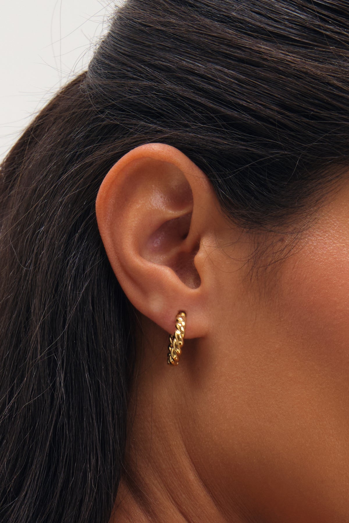 JON RICHARD GOLD PLATE WATERPROOF TWIST HOOP EARRING