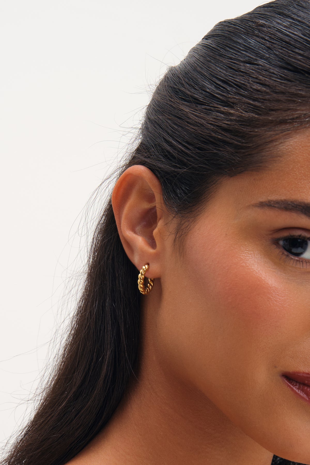 JON RICHARD GOLD PLATE WATERPROOF TWIST HOOP EARRING
