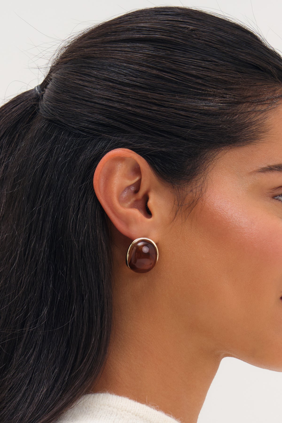 MOOD GOLD PLATE AND RESIN CURVE STUD EARRING