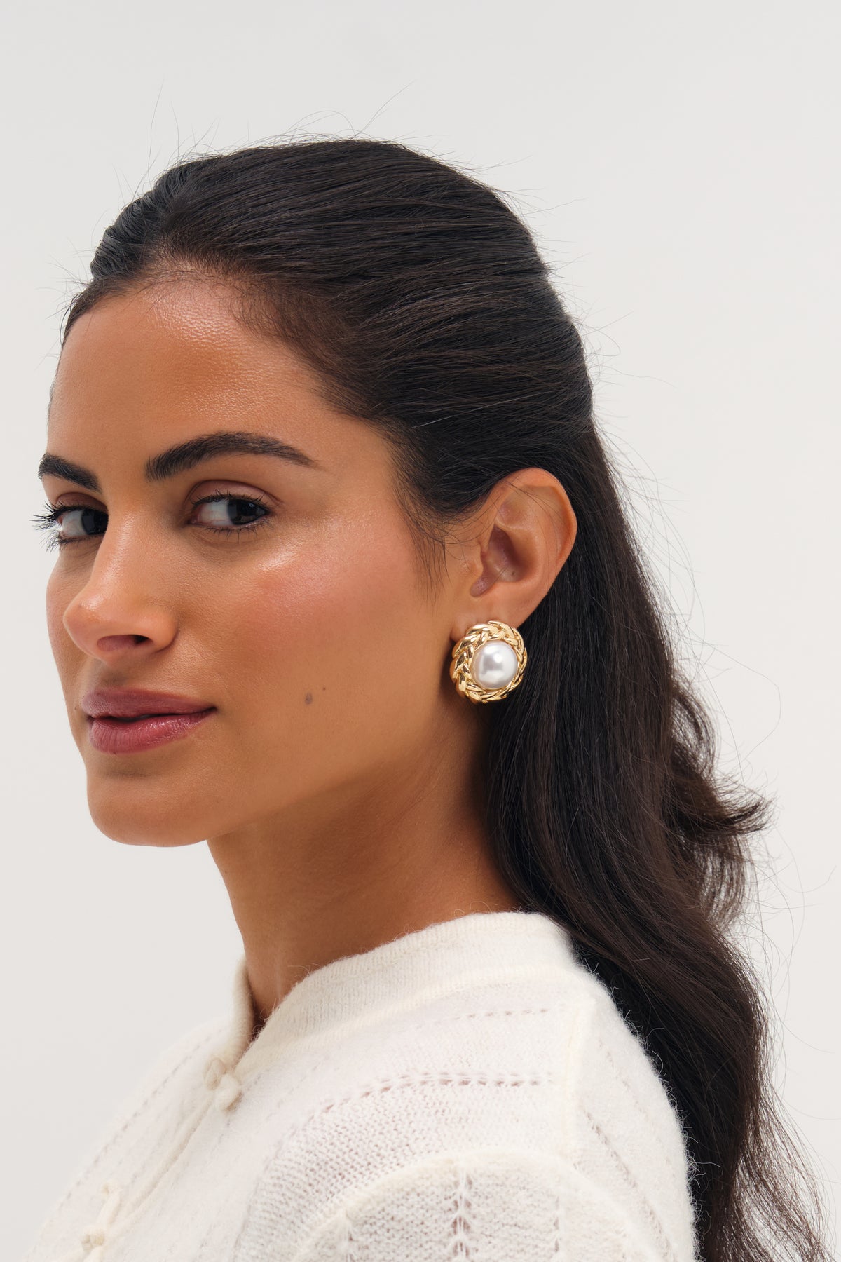 MOOD GOLD PLATE TWIST AND PEARL STUD EARRING
